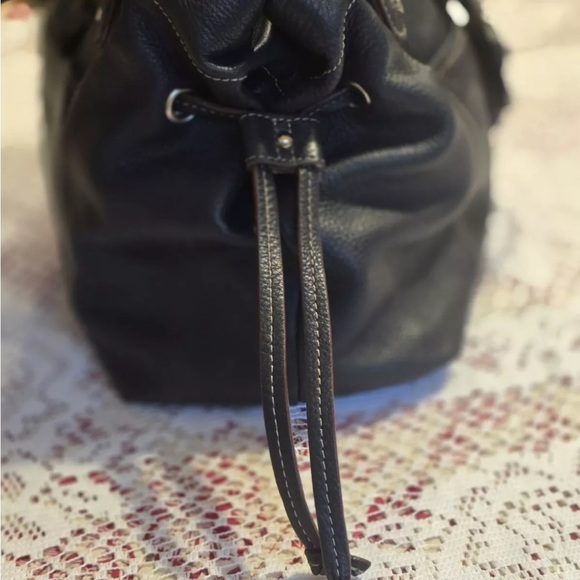 Isaac Mizrahi Navy pebbled leather Shoulder Bag - Picture 3 of 16